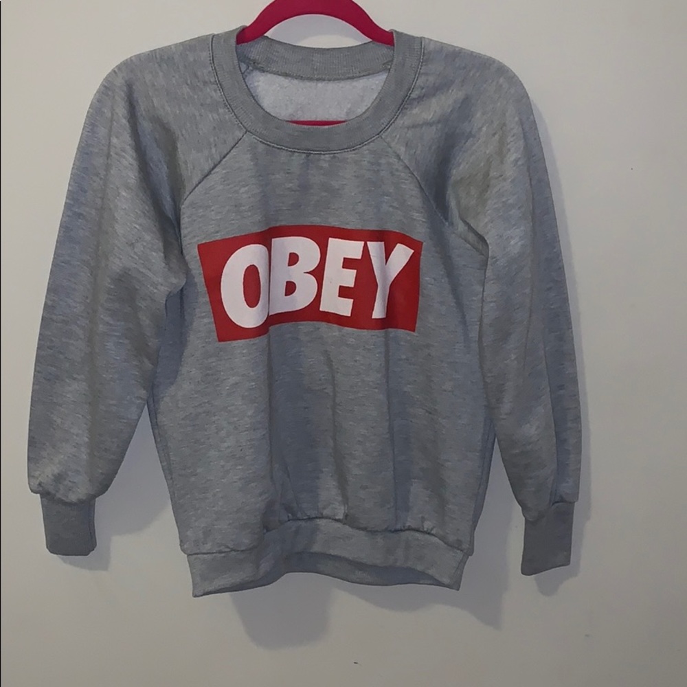 grey pullover